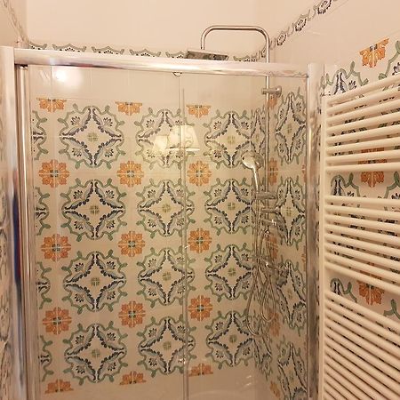 Relais Carlo V - Palazzo Storico Bed & Breakfast Gallipoli Bagian luar foto