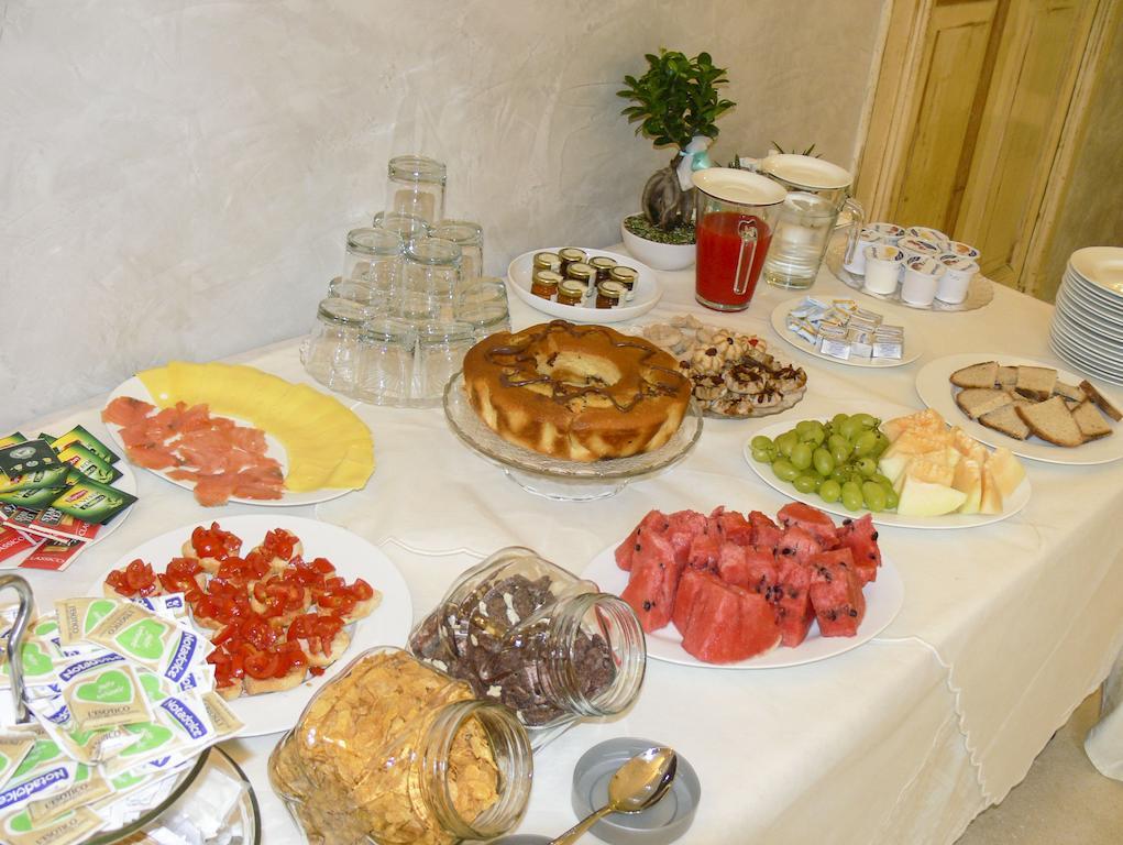 Relais Carlo V - Palazzo Storico Bed & Breakfast Gallipoli Bagian luar foto
