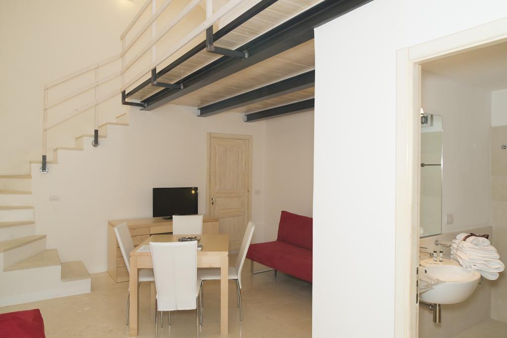 Relais Carlo V - Palazzo Storico Bed & Breakfast Gallipoli Ruang foto