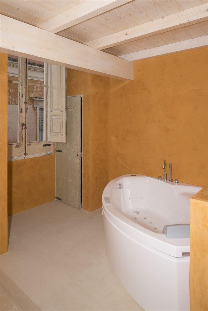 Relais Carlo V - Palazzo Storico Bed & Breakfast Gallipoli Bagian luar foto
