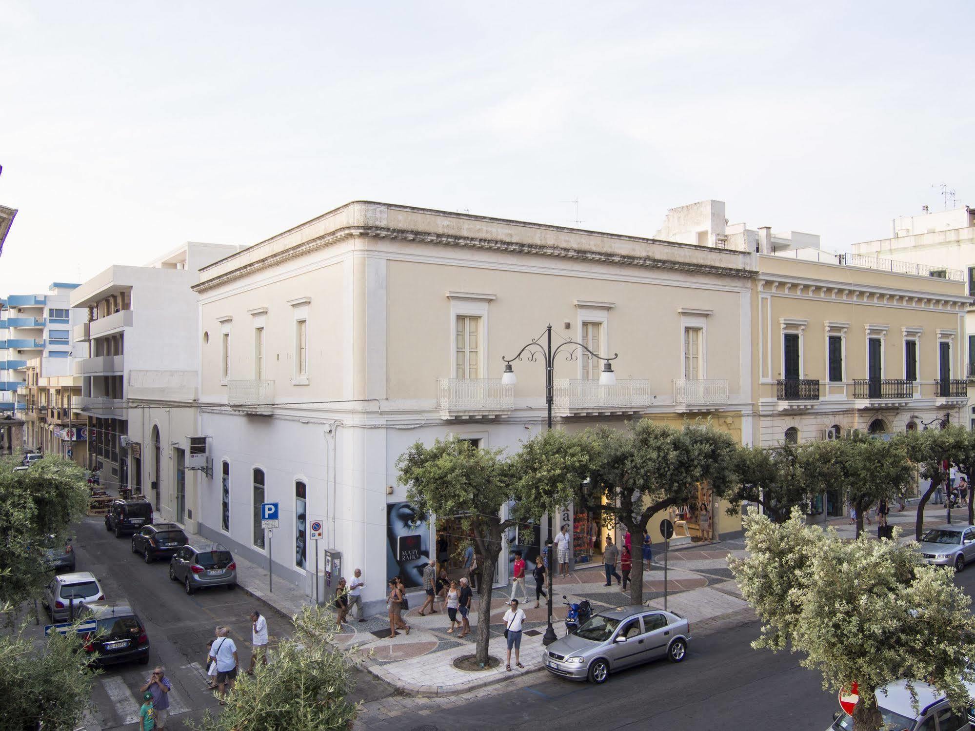 Relais Carlo V - Palazzo Storico Bed & Breakfast Gallipoli Bagian luar foto