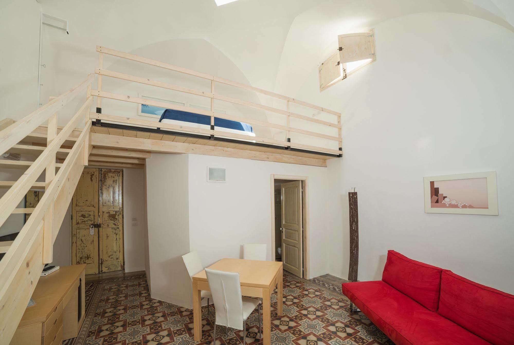 Relais Carlo V - Palazzo Storico Bed & Breakfast Gallipoli Bagian luar foto