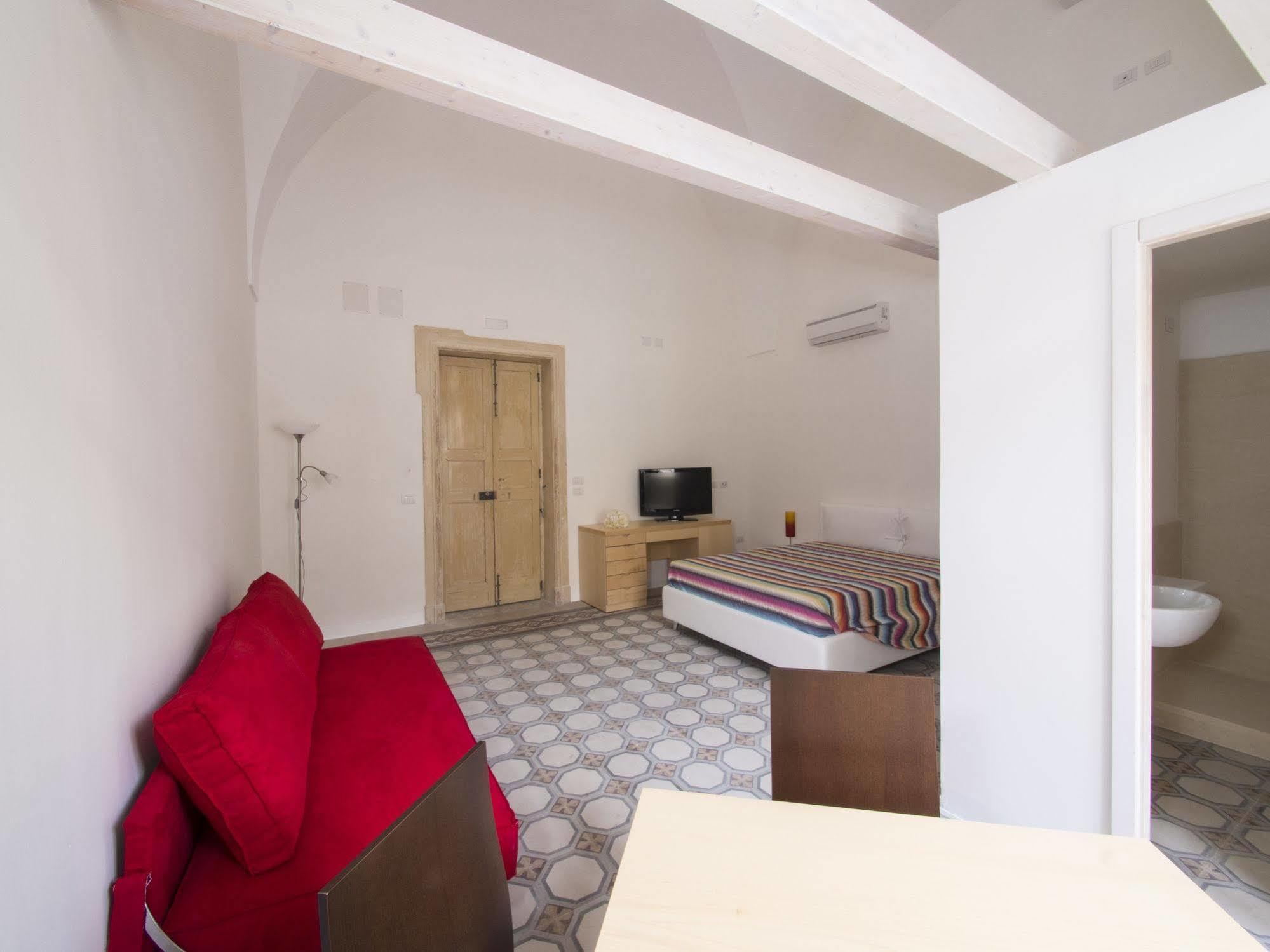 Relais Carlo V - Palazzo Storico Bed & Breakfast Gallipoli Bagian luar foto