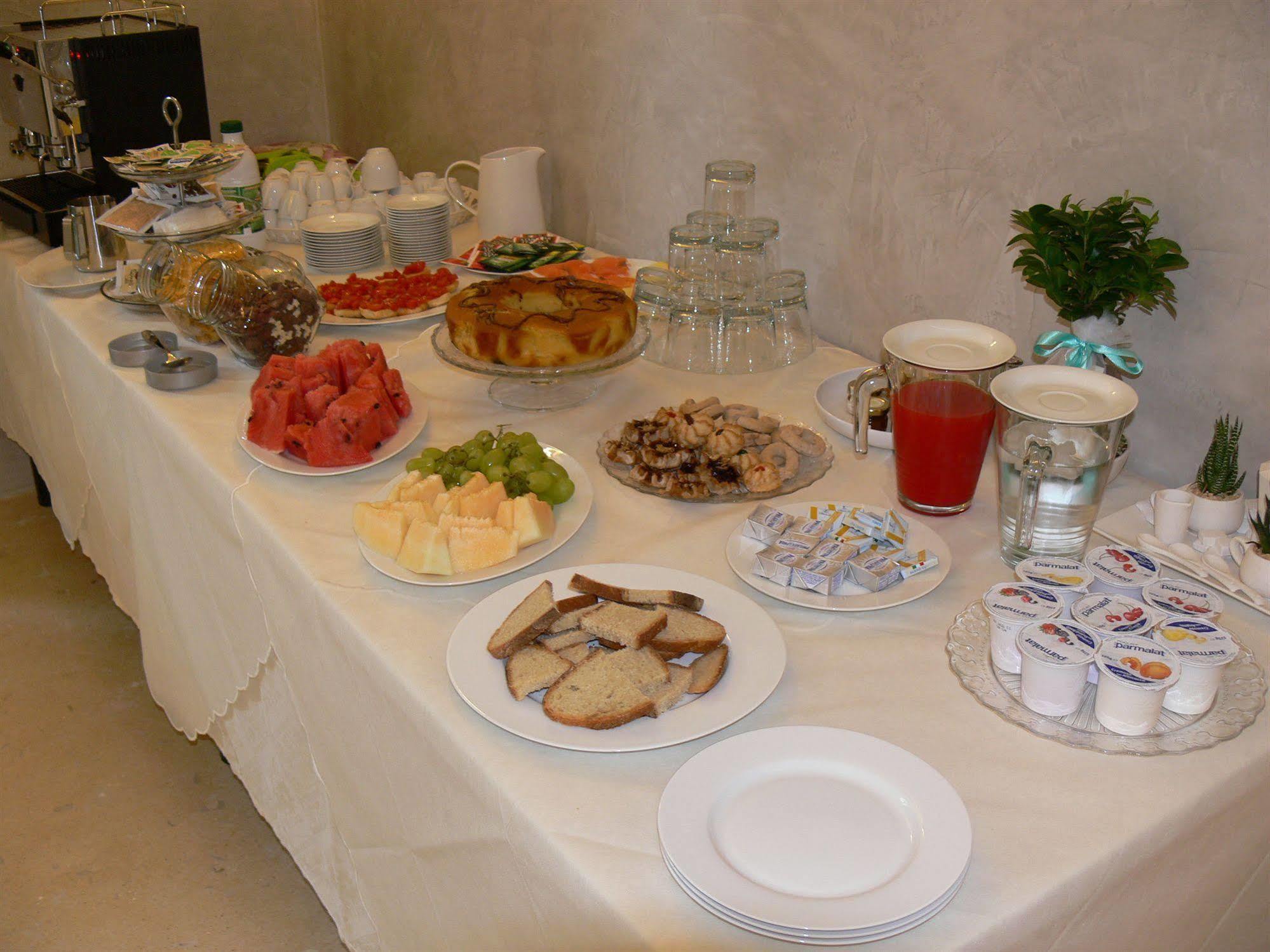 Relais Carlo V - Palazzo Storico Bed & Breakfast Gallipoli Bagian luar foto