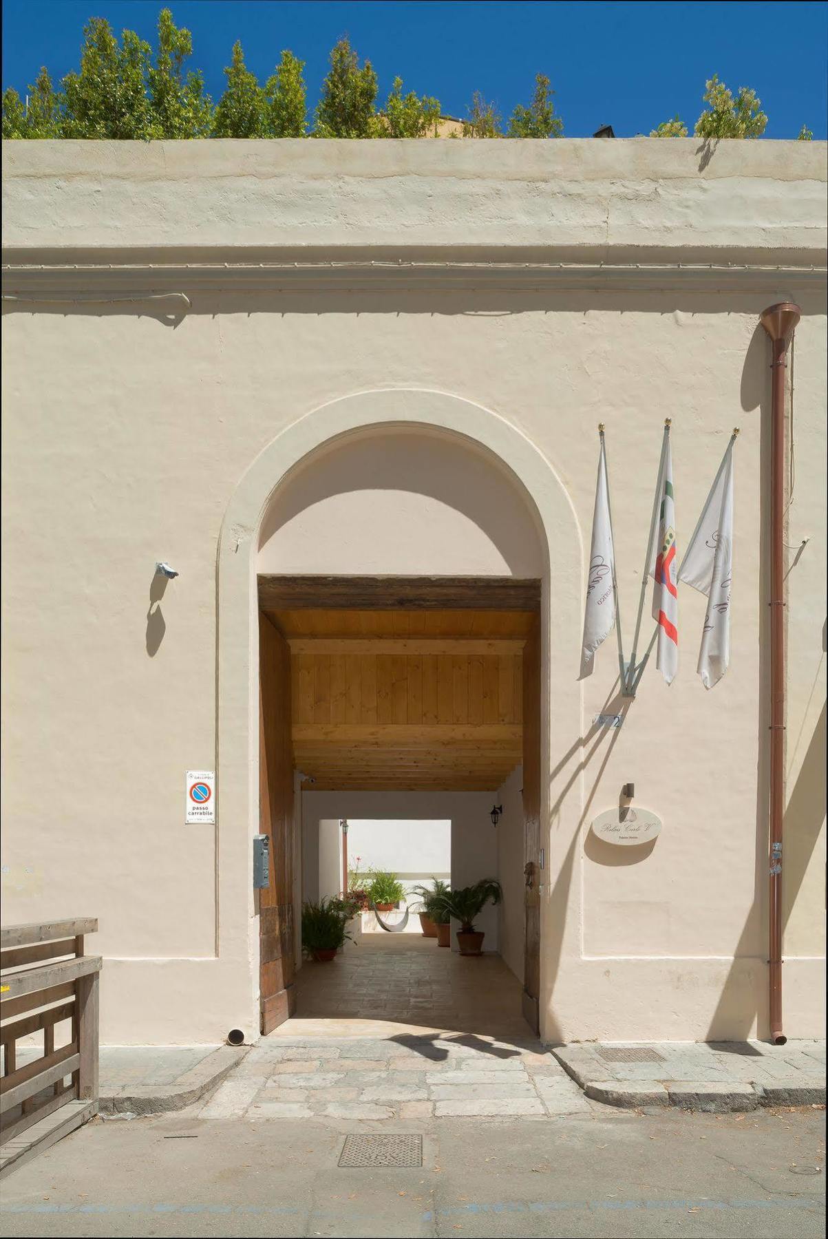 Relais Carlo V - Palazzo Storico Bed & Breakfast Gallipoli Bagian luar foto