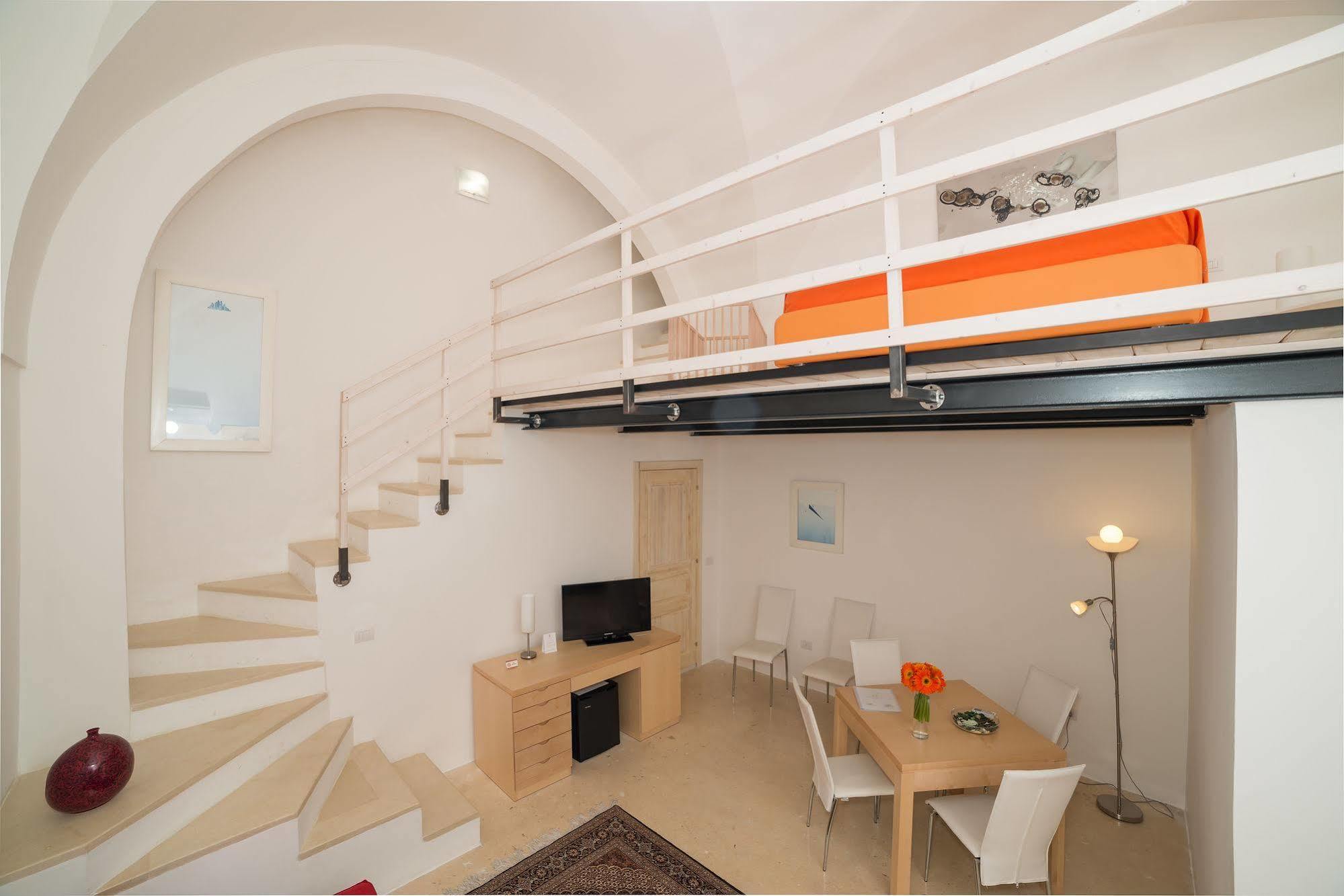 Relais Carlo V - Palazzo Storico Bed & Breakfast Gallipoli Bagian luar foto